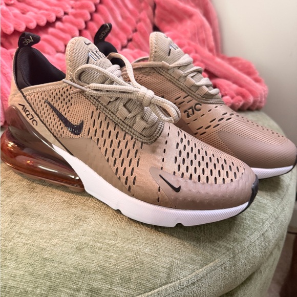 Nike Shoes - Nike Air Max 270 Sneakers